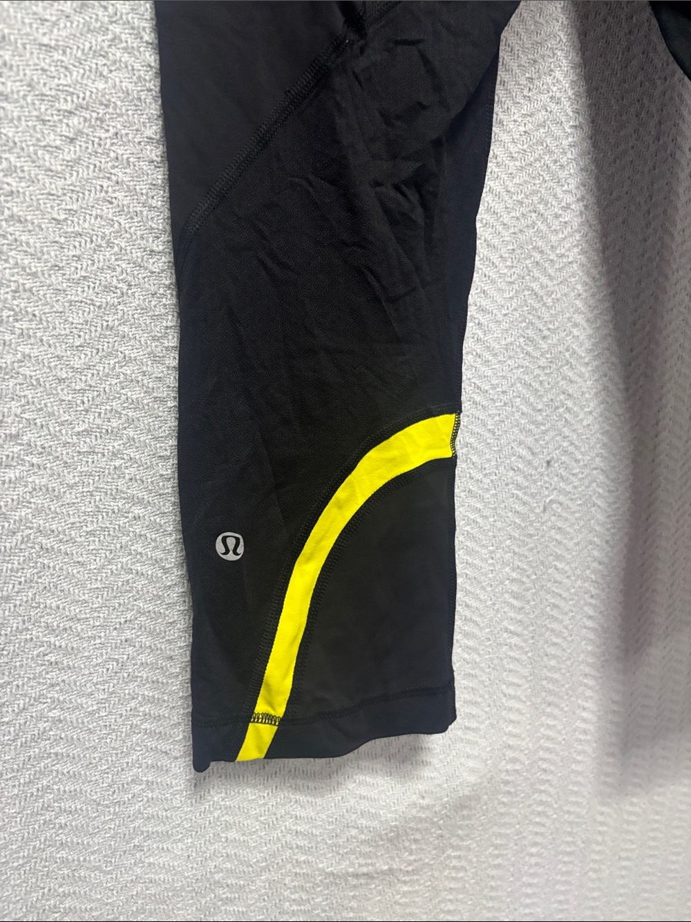 Lululemon size 10 capri pants - Picture 2 of 5